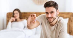 זוג בחדר שינה - פתרון לשיפור הביצועים המינים